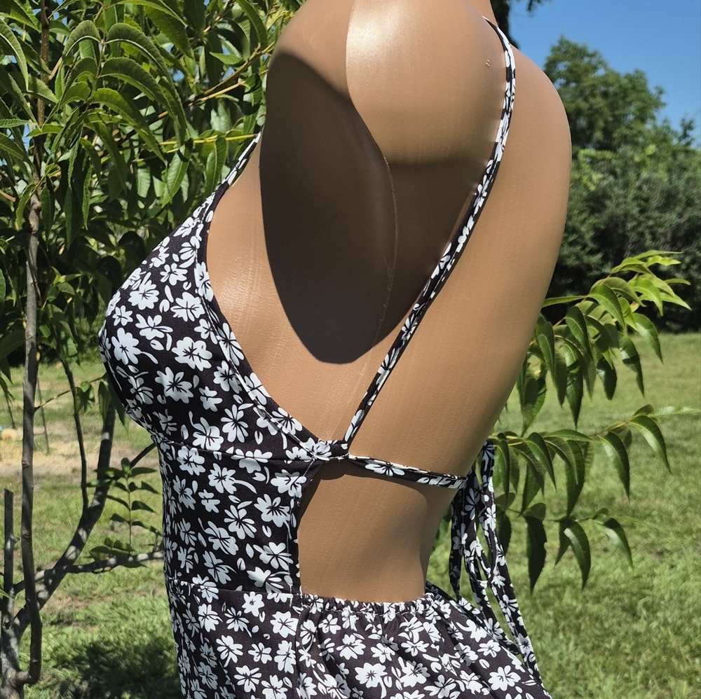 Black and White Floral Dress LOOK AT THE BACK OF THIS ONE! - Picture 11 of 14
